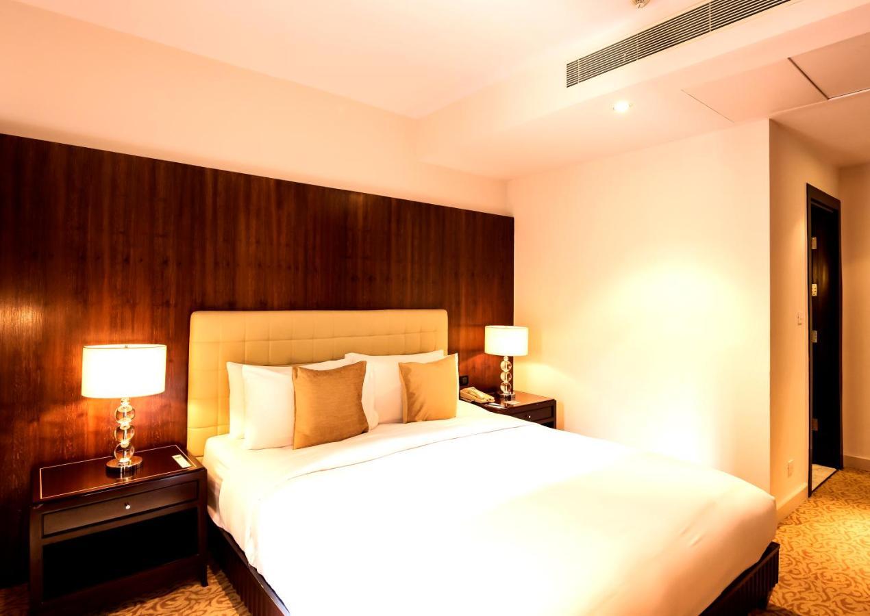 Oakwood Premier Prestige Bangalore Exterior photo